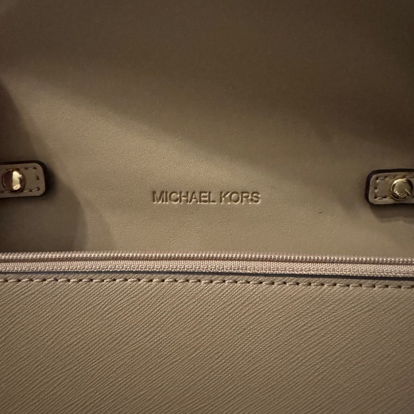 Michael Khors Leather Envelope Crossbody - Picture 2 of 3